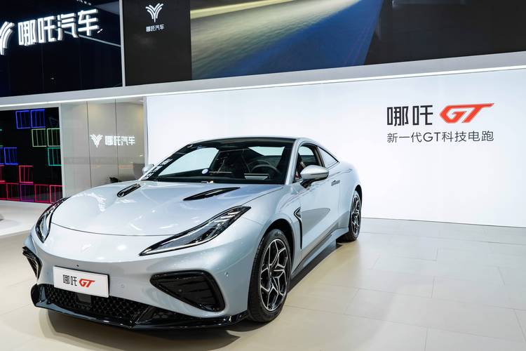 惠州286哪吒汽车在智能汽车领域的表现，领途汽车在新能源汽车市场中的影响力